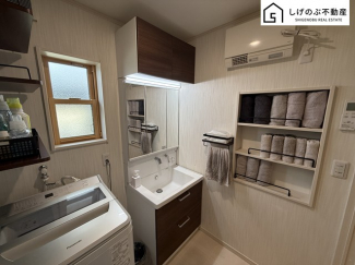 明るく清潔感溢れるサニタリースペース。毎日使う場所だからこそ、快適な空間となっております。