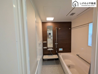 高級感のあるシステムバスで癒されます。