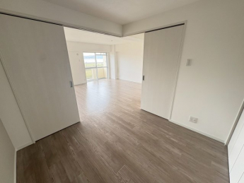 使い勝手のいい洋室です