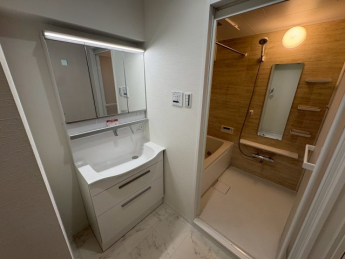 独立洗面台あり、毎朝おしゃれに忙しい女性の方におすすめです