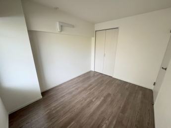 ゆったりした洋室です