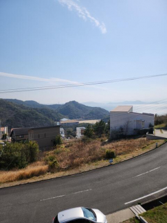 ２階の窓から小さいですが大鳴門橋が見えます。