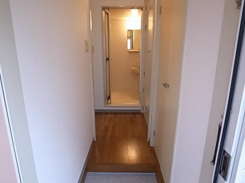 玄関から室内を撮影