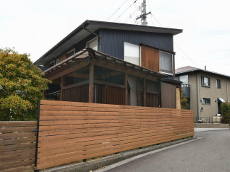 外観を南東側より撮影