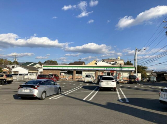 ファミリーマート松山東石井店まで1096m