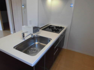 3口ガスコンロ（グリル付き）のシステムキッチン！対面式なので会話も弾みそうですね！