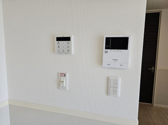 モニター付きインターホン・オートロックで安心です