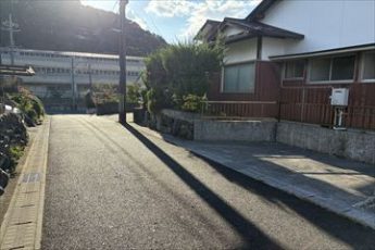 【前面道路含む現地写真】