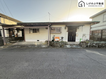 4LDKの平屋！
駐車1台可
裏庭がございます♪