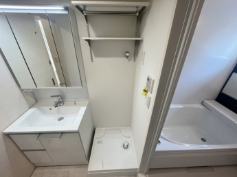 収納もある玄関です