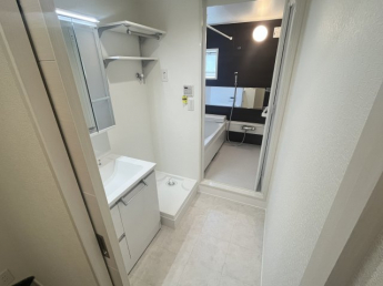 収納もある玄関です