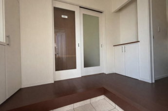 玄関のシューズボックスは整理整頓に役立ち、玄関をすっきりとさせる事ができます。