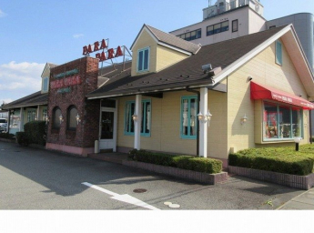 ファミリーダイニングパラパラ様まで300m