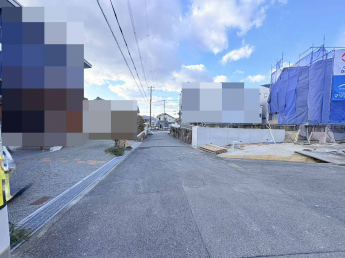 【前面道路含む現地写真】