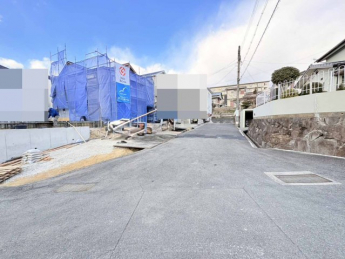 【前面道路含む現地写真】