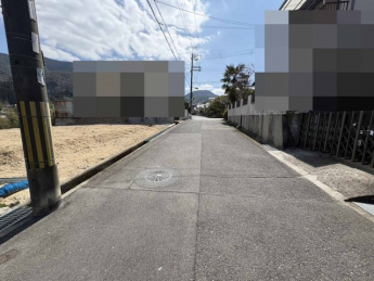 【前面道路含む現地写真】
