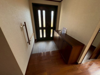 落ち着いた玄関です