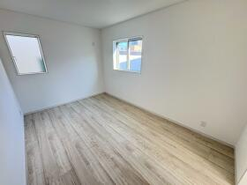 コンパクトで使いやすい洋室です