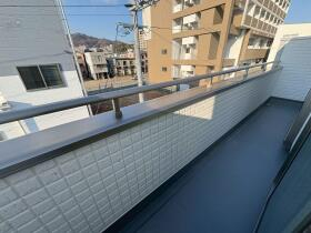 外からの目が気にならないバルコニーで洗濯物が干せます