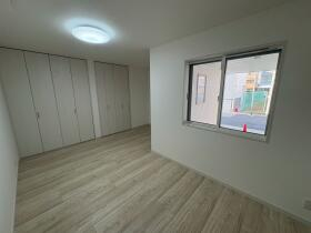 明るい洋室です