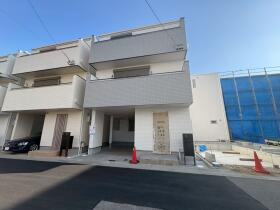 前面道路含む現地写真です