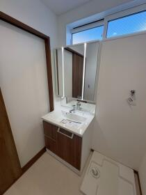 独立洗面化粧台が付いています