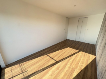 明るい洋室です