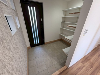 明るい玄関です