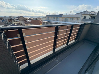 落ち着いた時間を過ごせるバルコニーです