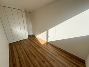 使い勝手のいい洋室です