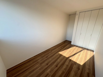 使い勝手のいい洋室です