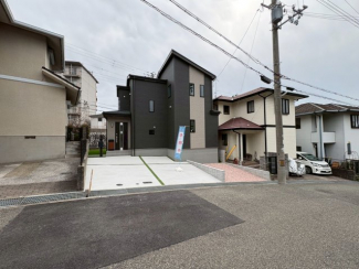 前面道路含む現地写真です