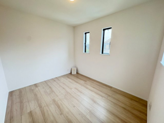 明るい洋室です