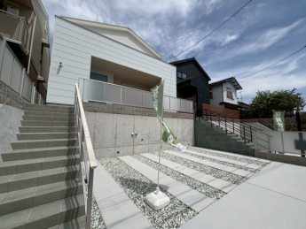 落ち着いた雰囲気の外観です