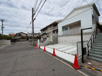 前面道路含む現地写真です