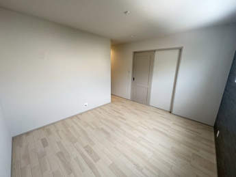 個人の部屋や寝室として使える洋室です