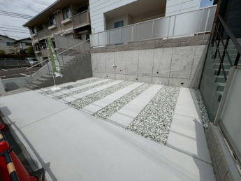 駐車場があるので、車を買う予定の方も安心です