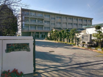 松山市立三津浜中学校まで1452m