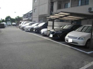 今回の空き募集区画にカーポートはございません。東側から撮影し