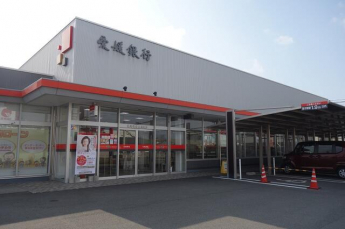 愛媛銀行石井支店まで875m