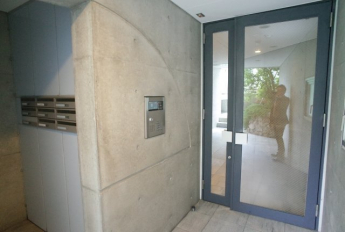 【エントランス】