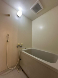 落ち着いた空間のお風呂です