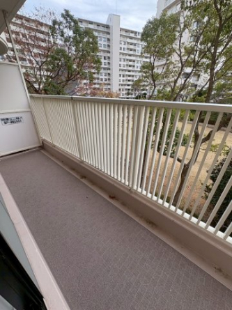 バルコニーからの眺めを楽しみながら食事をしませんか