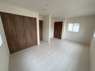 明るい洋室です