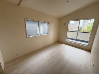 スタンダードな洋室です