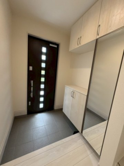 明るい玄関です