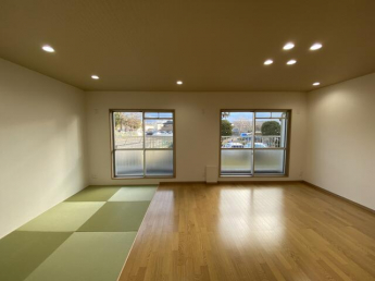 タタミコーナー付きの洋室です。