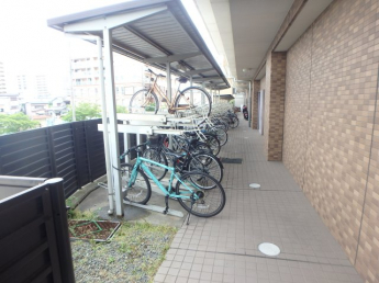 屋根付き駐輪スペースです