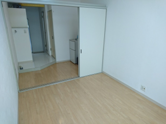 明るい洋室です