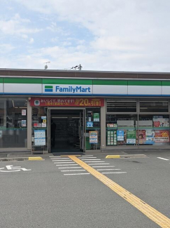 ファミリーマート加東上中店まで1137m
